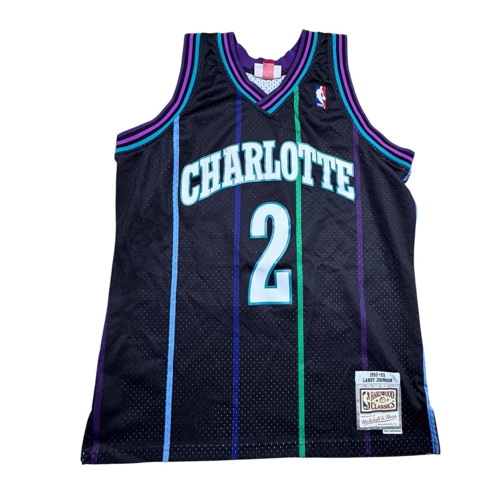 Mitchell & Ness Charlotte Hornets Larry Johnson 1992-93 Swingman Jersey Black L